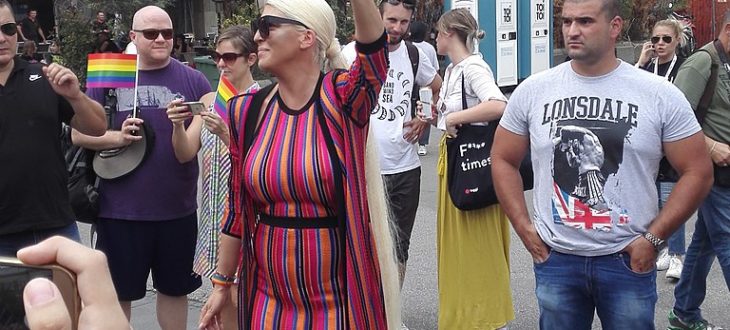 Grč pristojne elite - podrška folk zvezda LGBT pravima