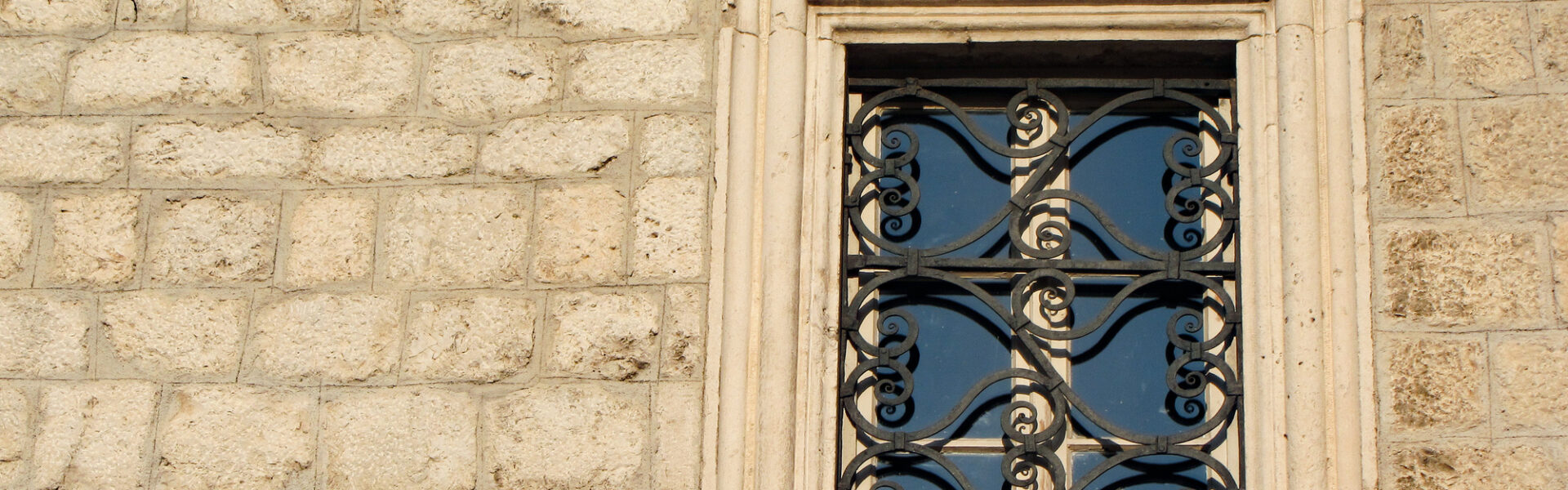 Zemlja paradoksa - državni kapitalizma u Crnoj Gori